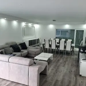 Mikaela 2 Pensión