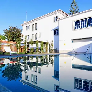 Art 4 Carcavelos Bed & Breakfast